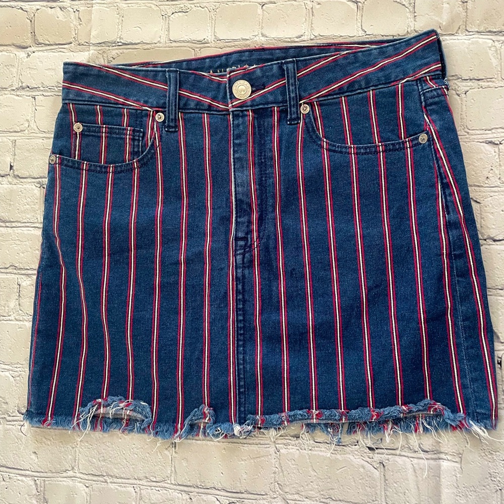 American Eagle Red/White/Blue Denim Skirt Ripped/Frayed Bottom Hem Size 6